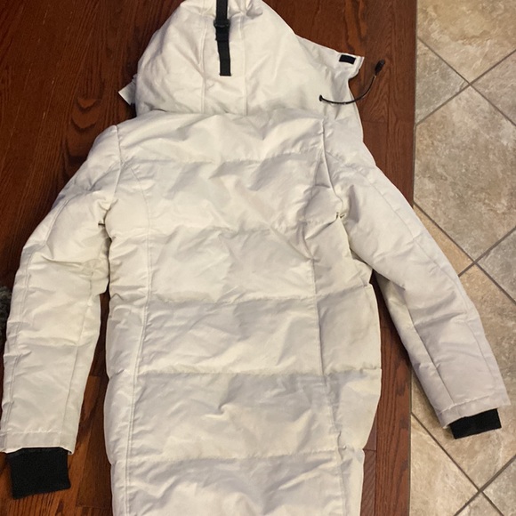 A womens large winter jacket - Picture 4 of 4